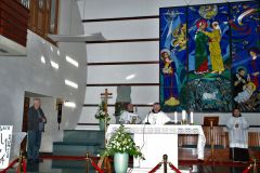 Zupnik-Ante-Markic-pozdravio-je-hodocasnike-i-redovnikeAljmas10.10.20.